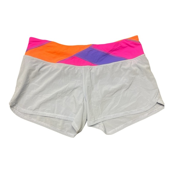 Lululemon Speed Up Low-Rise Lined Shorts - Picture 2 of 5